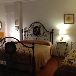 https://cisanello-house.it-tuscanyhotel.com